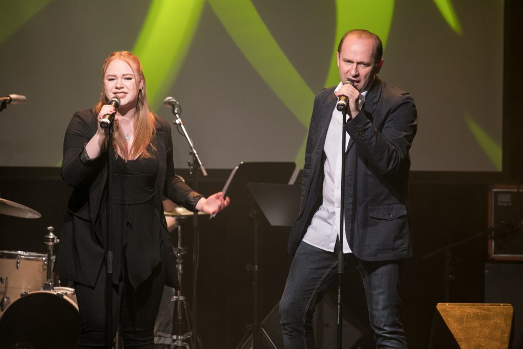 „Musical Mamis & Papis“ singen und spielen für den guten Zweck
