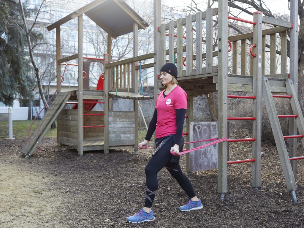 Fit am Spielplatz mit dem Theraband!