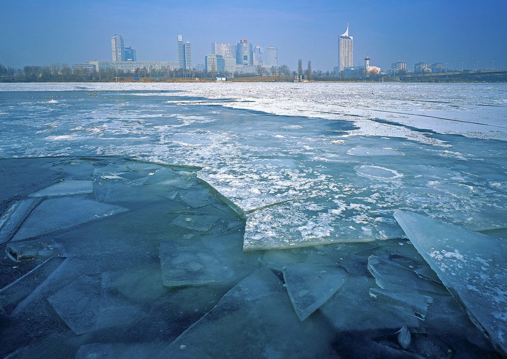 Eislaufen auf Naturgewässern ist lebensgefährlich!