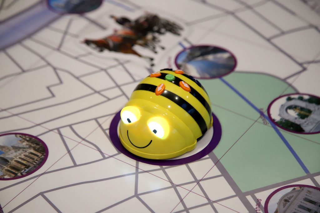 „Bee-Bot“-Roboter in den Büchereien der Stadt Wien