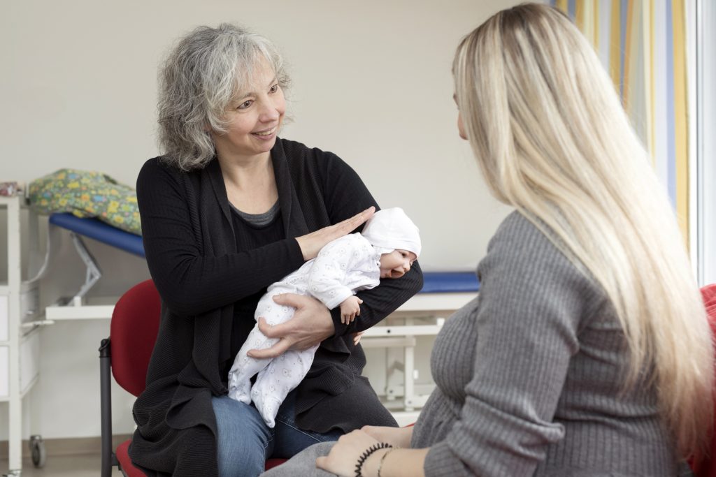 Young Mum: Wo schwangere Teenager unterstützt werden