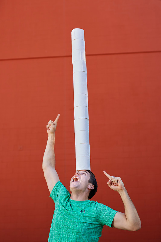 Toilettenpapierrollen balancieren: Lust auf einen Weltrekordversuch?