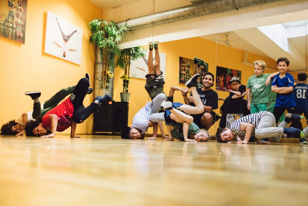 Breakdance für Kinder: B-Girl, B-Boys: Let’s move!