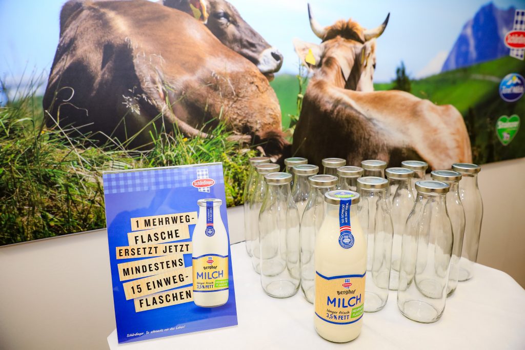 Berglandmilch: Nach 20 Jahren wieder Milch in der Mehrwegflasche