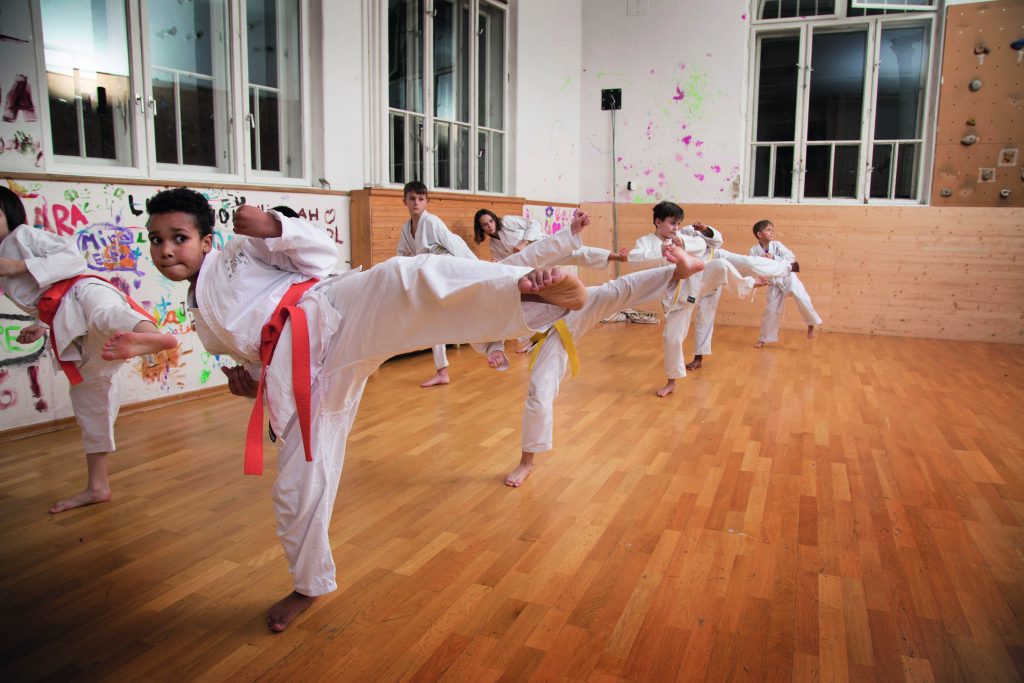 Karate für Kinder: Körperkontrolle & Selbstbewusstsein