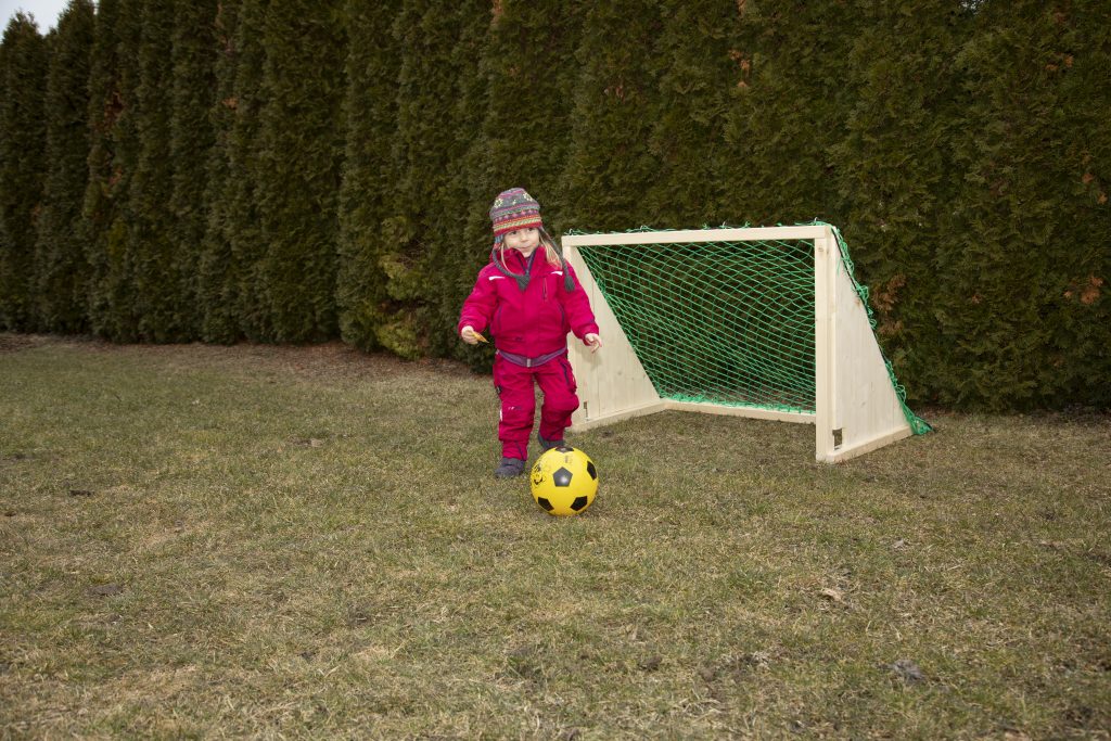Ein klappbares Bankerltor für den Kick im Garten