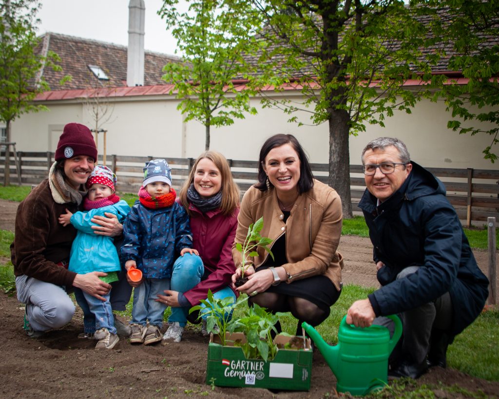 Urban Gardening-Beete am Augarten übergeben