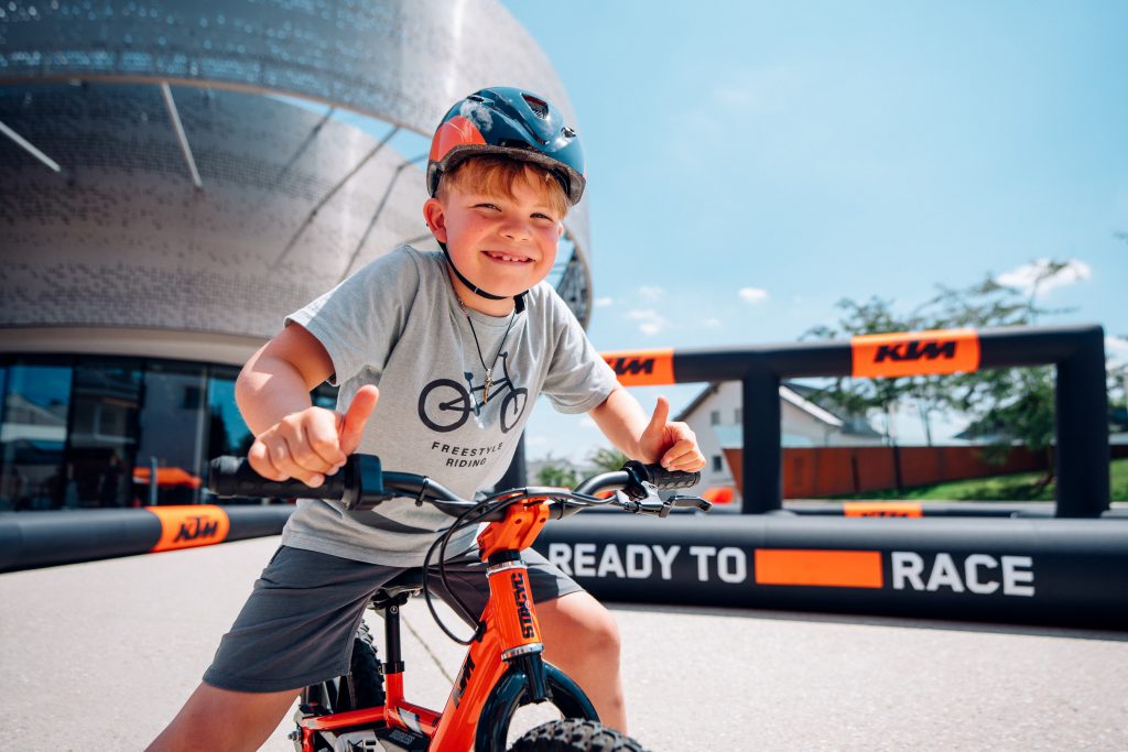 KTM Motohall Kids Parcours: Vom Sandplatz zum Fahrspass