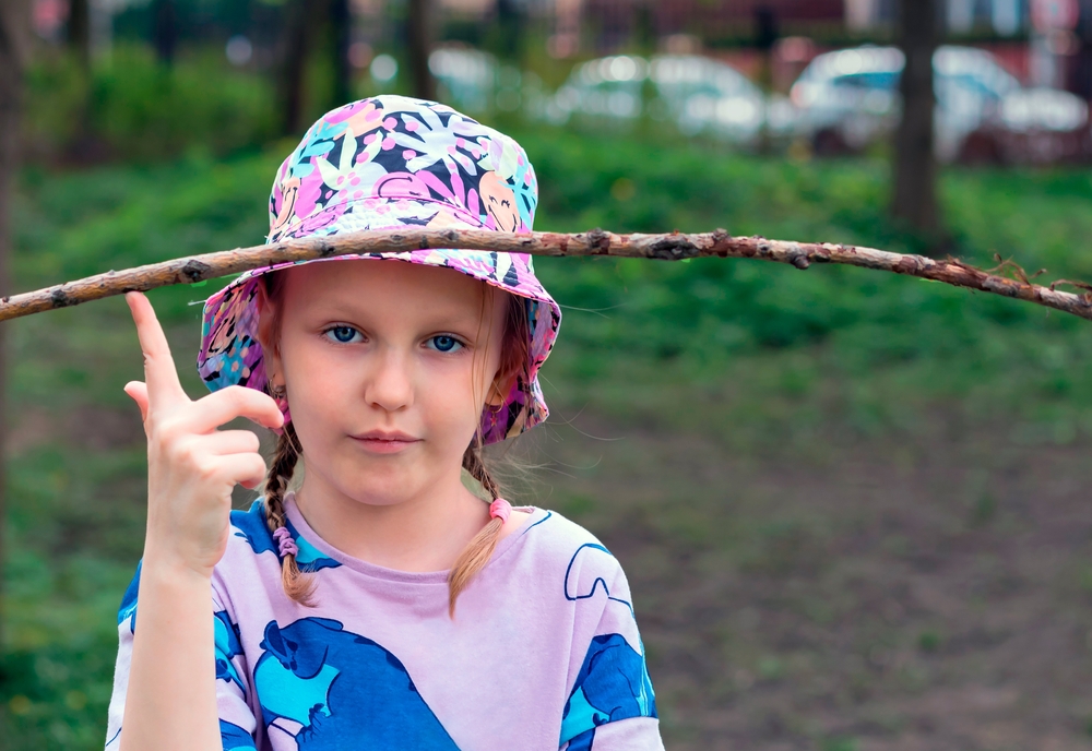 Rechnen lernt Kind mit den Fingern