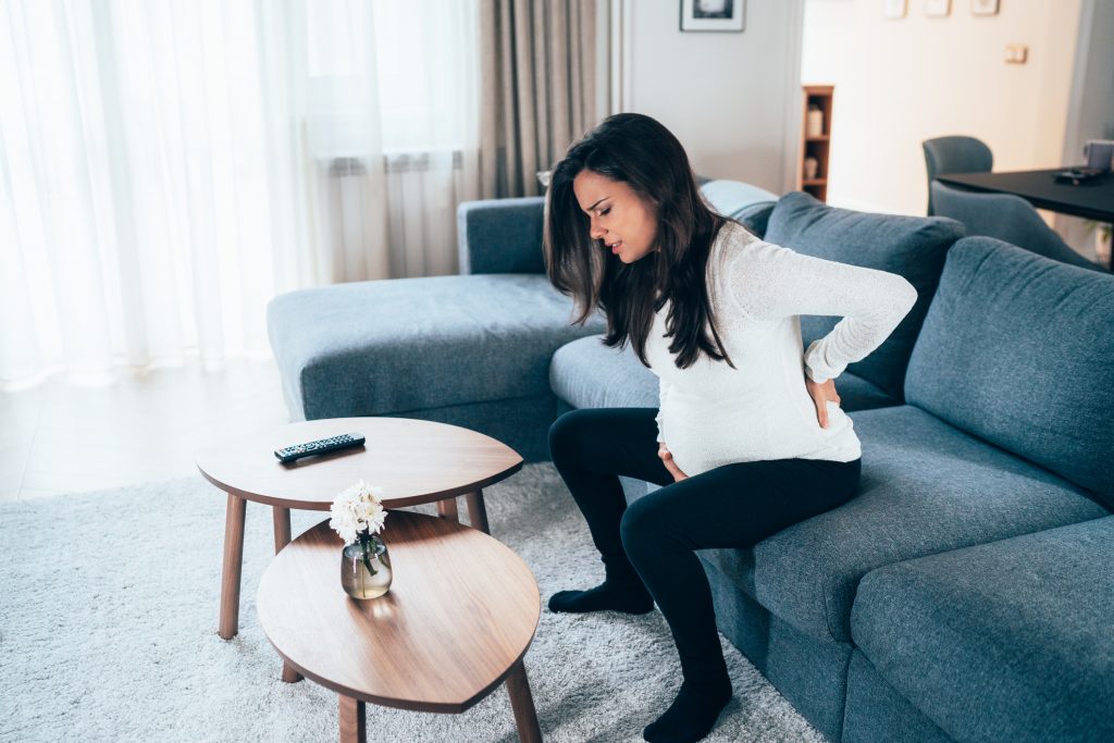 Rückenschmerzen während der Schwangerschaft – das kann helfen