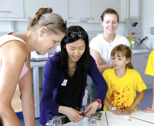 „Frag die Science Oma!“