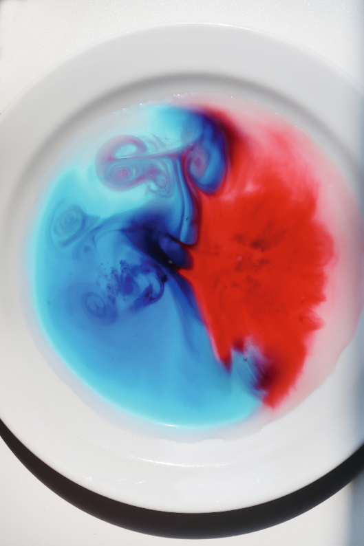 Wissenschaft macht Spaß: Unsere Kinderfreunde Experimente – Würfelzucker & Farbe