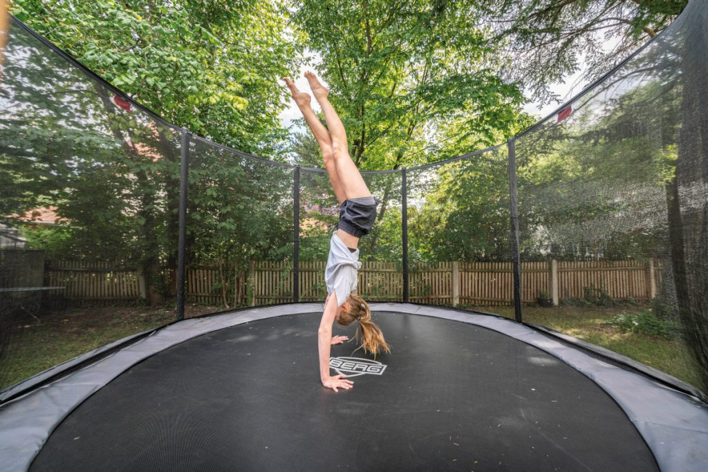 Kinderbuch fürs Trampolinspringen daheim: „Leben auf dem Sprung“